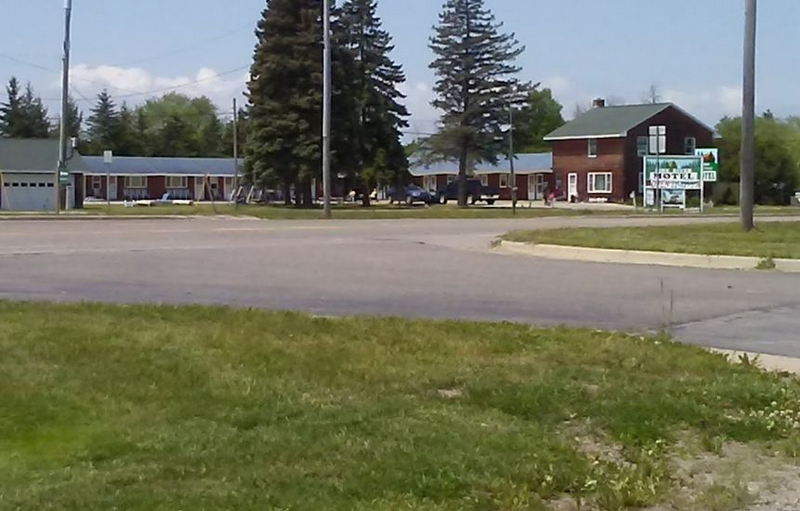 Pine River Motel (Moon-E-Motel) - From Website